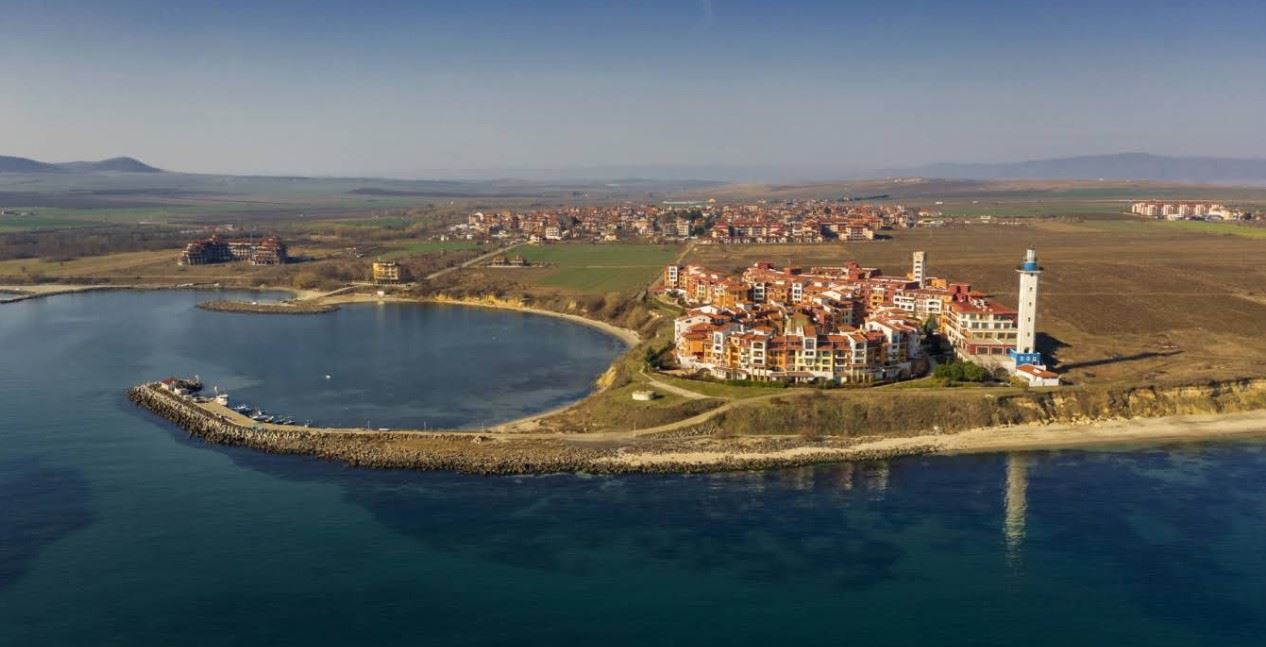 Студио в Ахелой на първа линия и богати удобства – идеално за инвестиция или ваканционен дом