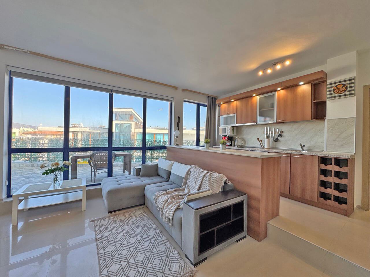 Луксозен пентхаус в Слънчев бряг с впечатляваща панорамна тераса и отлична локация