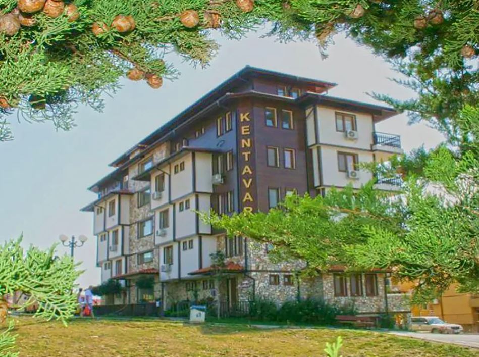 Просторен тристаен апартамент в бутиков комплекс на метри от морето в Свети Влас