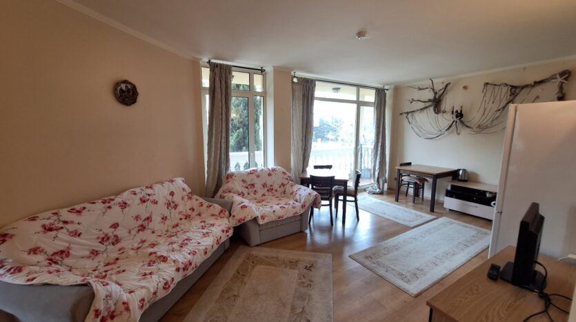 Двустаен апартамент на първа линия в Елените с морска панорама и отличен инвестиционен потенциал