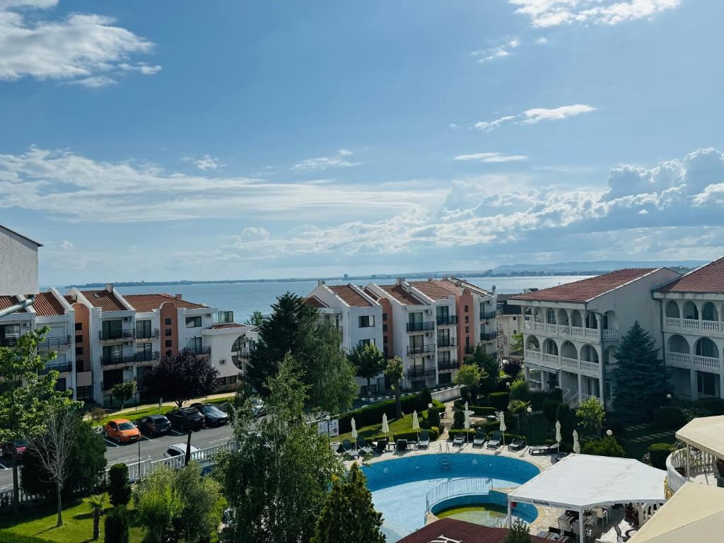 Стилен двустаен апартамент в елитен комплекс в сърцето на Свети Влас