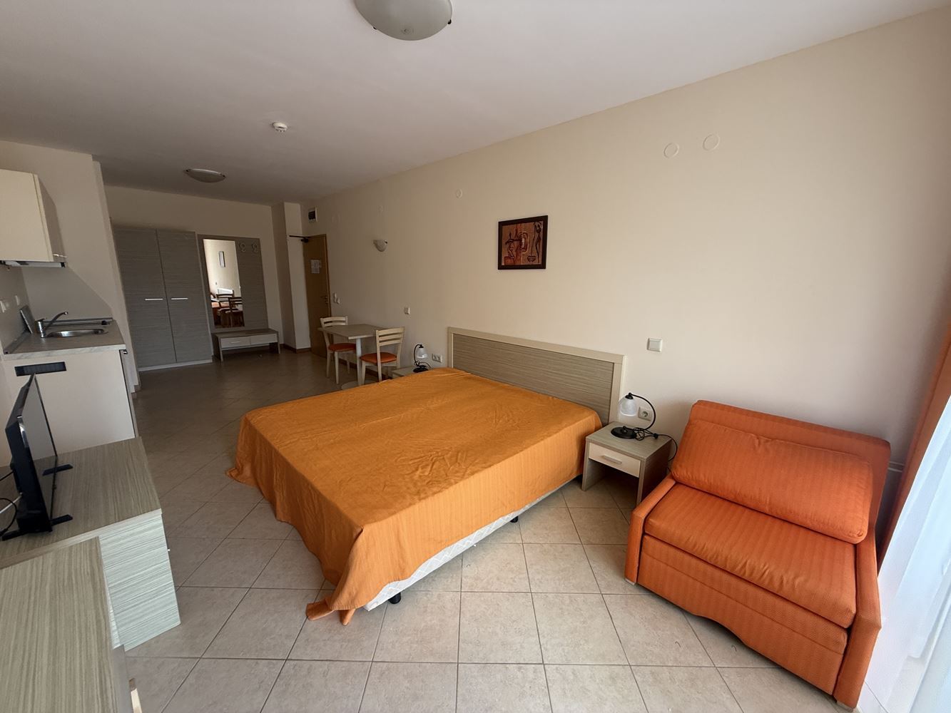 Простор, удобство и отлична локация – студио в сърцето на Слънчев бряг