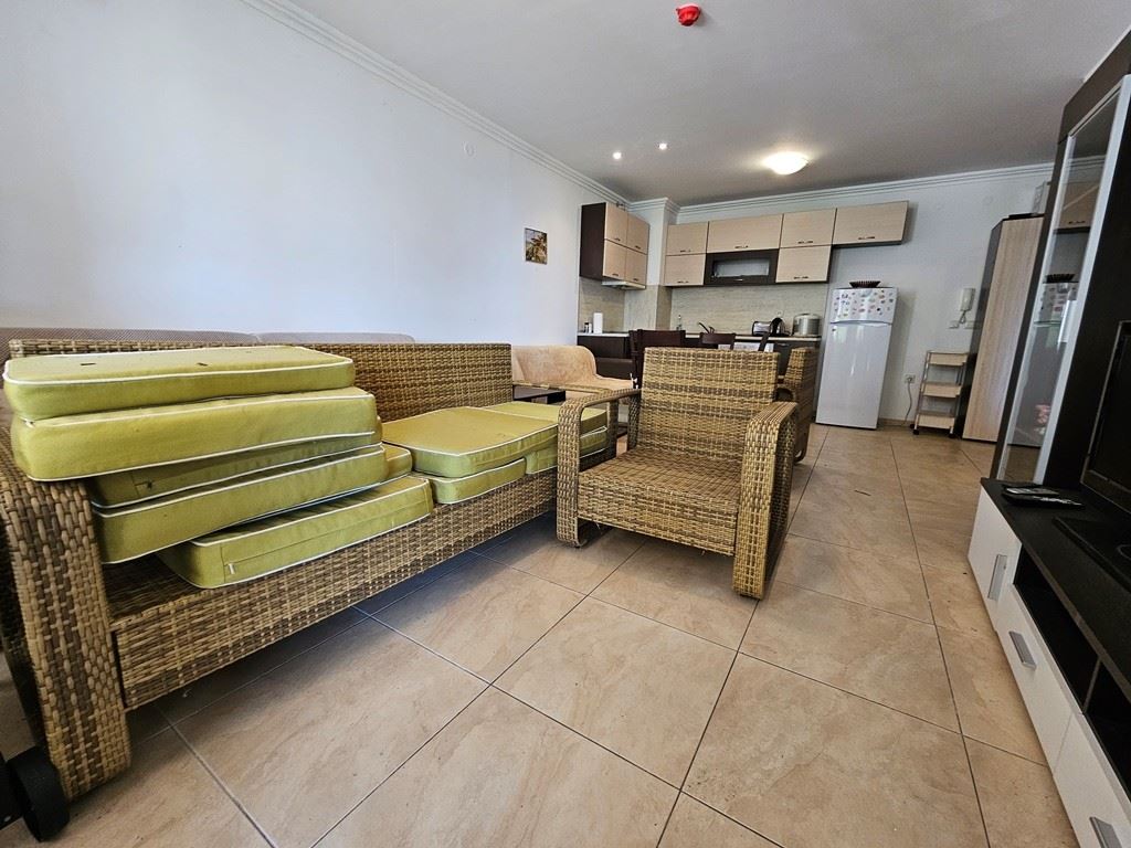 Лукс на първа линия – стилен апартамент с веранда, собствена градина и морска гледка в Свети Влас