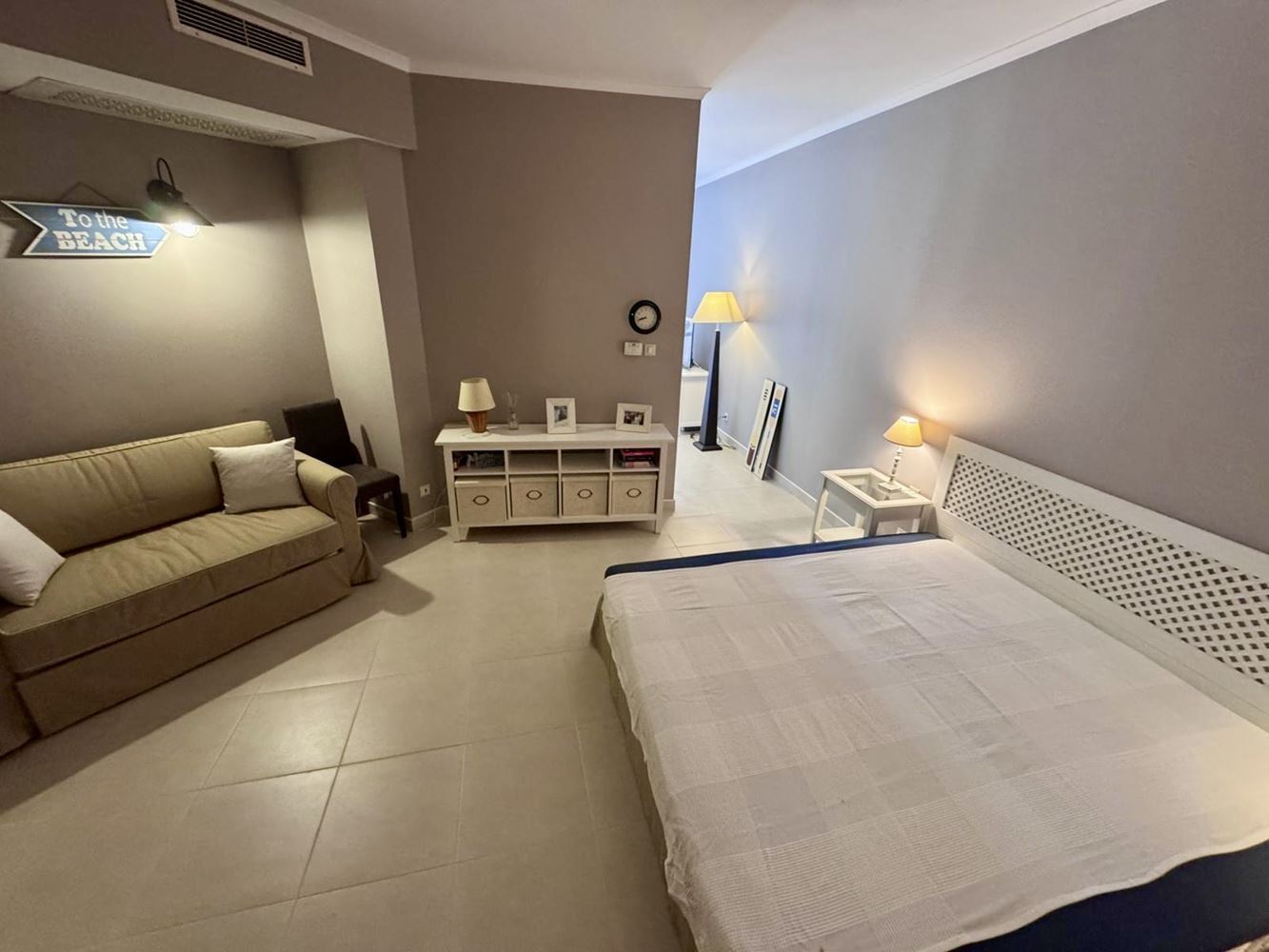 Луксозен двустаен апартамент в престижен комплекс на първа линия - комфорт, стил и безкрайни удобства