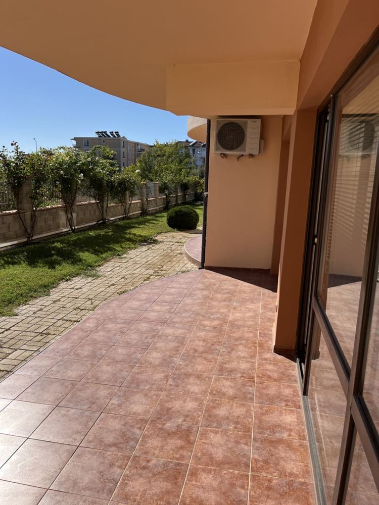 Обзаведен тристаен апартамент в комплекс в Равда, готов за нанасяне