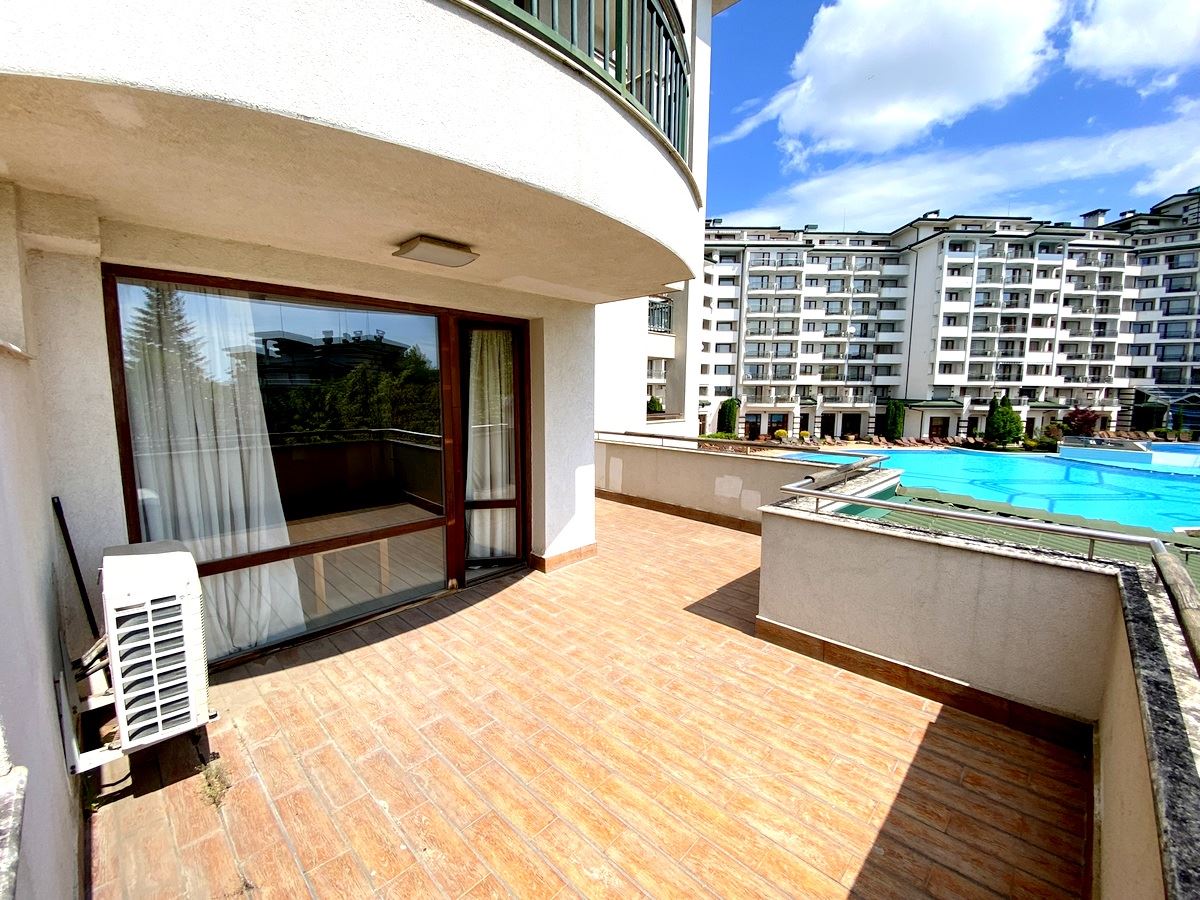 Просторен двустаен апартамент на първа линия в Равда – лукс, природа и впечатляваща гледка към басейна