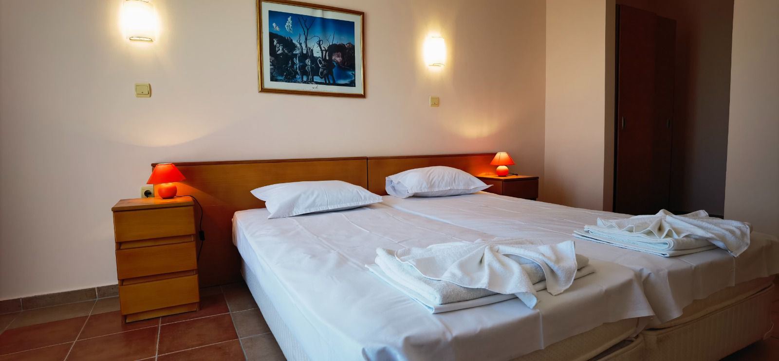 Просторен тристаен апартамент на последен етаж в Слънчев бряг — комфорт, стил и зелена хармония край морето