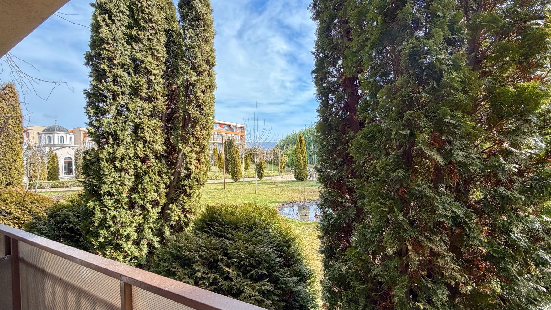 Просторно студио с тераса в модерен комплекс на Слънчев бряг – комфорт и развлечения на кратка разходка от морето