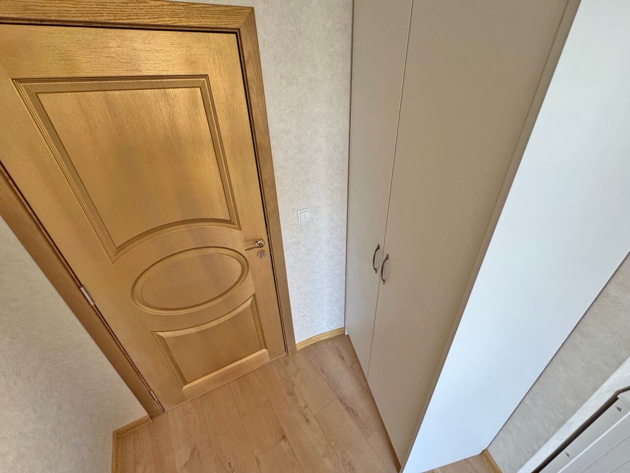 Светло студио в луксозен комплекс – прекрасен уют край басейна