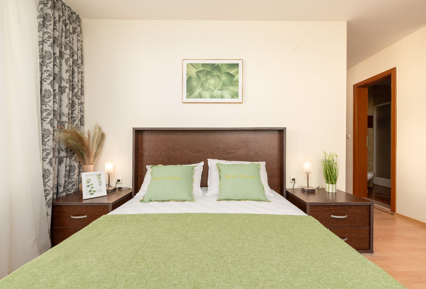 Стилен тристаен апартамент на първа линия с директна гледка море в Свети Влас – простор, лукс и пълни удобства