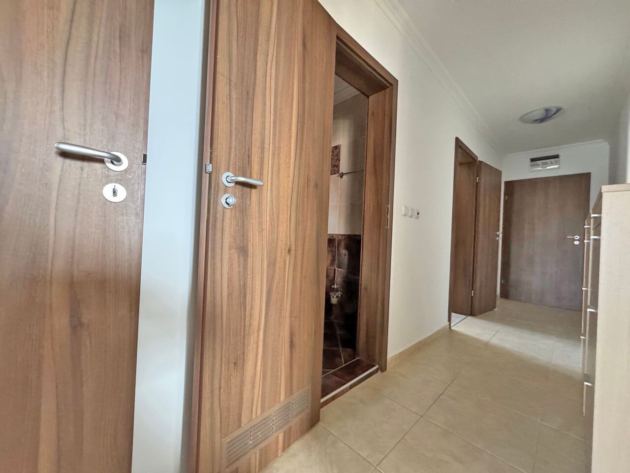 Просторен тристаен апартамент в бутиков комплекс на метри от морето в Свети Влас