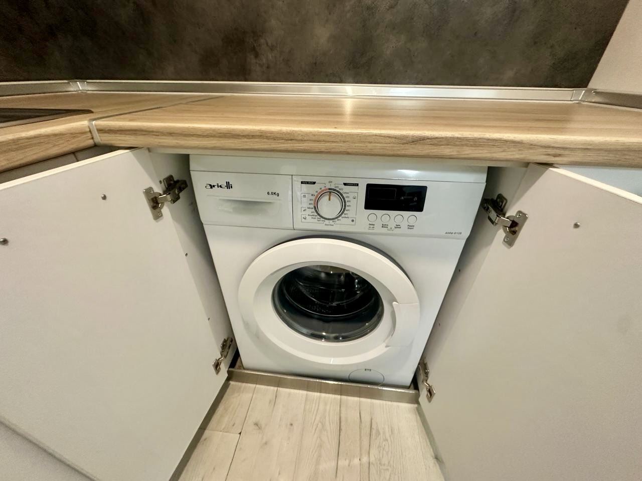 Просторно студио на партер с тераса и възможност за двустаен апартамент – само на 300 м от морето