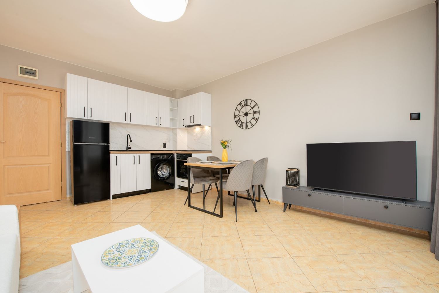 Стилно реновиран тристаен апартамент с две спални в поддържан комплекс в Слънчев бряг – комфорт, спокойствие и отлична локация