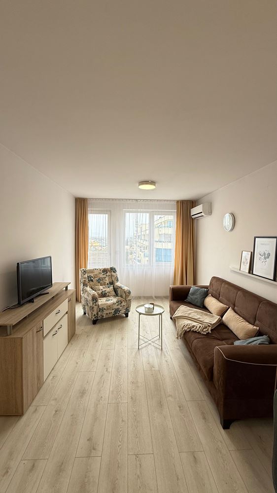 Просторен и модерен двустаен апартамент с всички удобства в Поморие