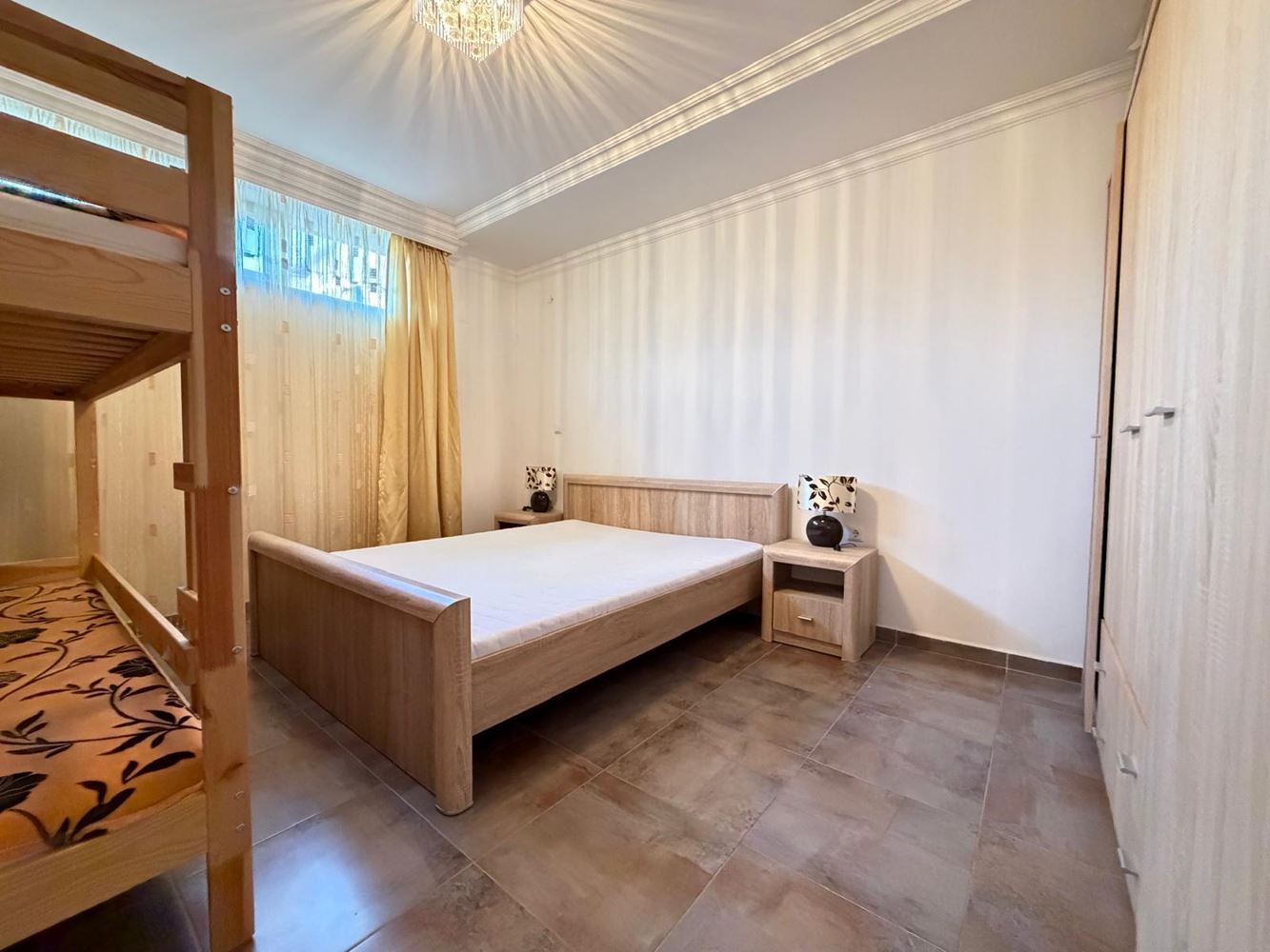 Комфортен двустаен апартамент с директен излаз към басейна – идеален за живеене и инвестиция