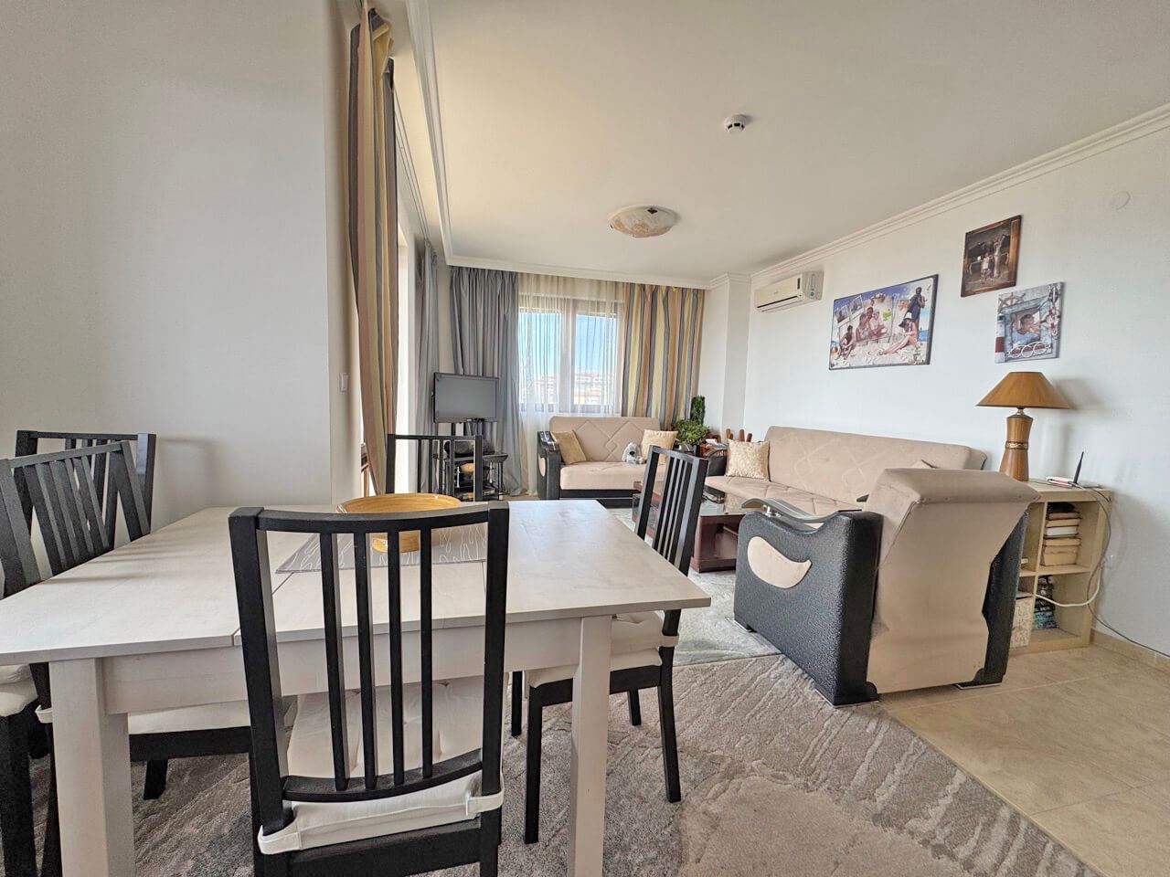 Просторен тристаен апартамент в бутиков комплекс на метри от морето в Свети Влас