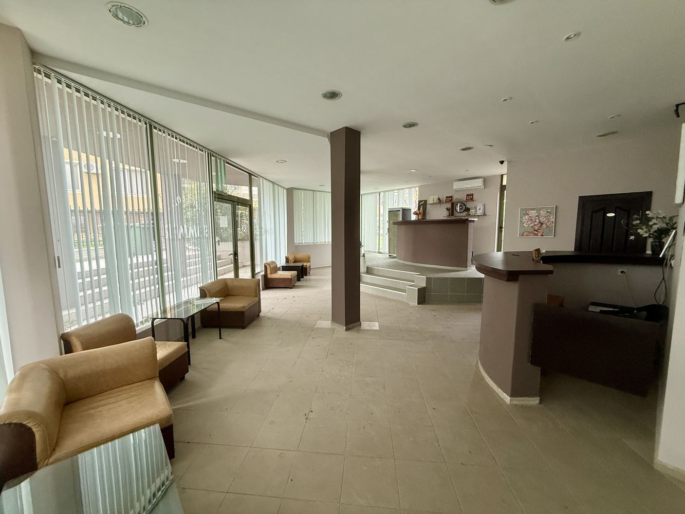 Просторен двустаен апартамент в тиха и привлекателна локация в Равда