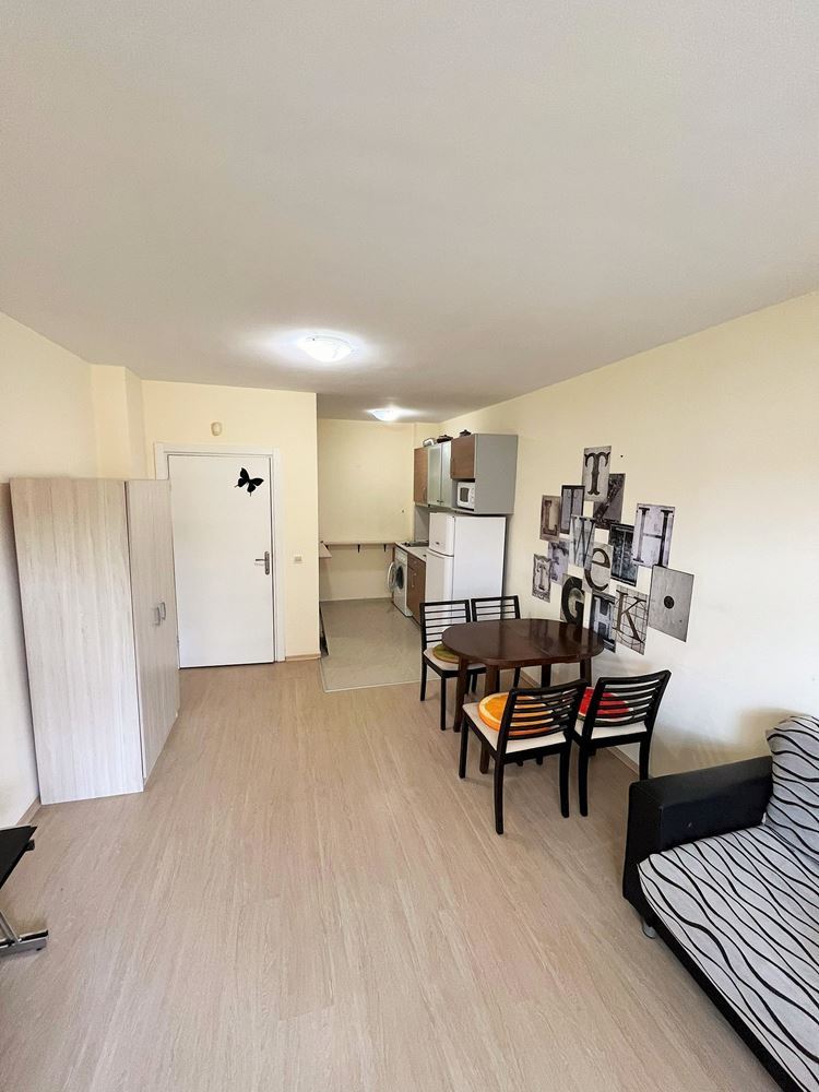 Слънчев и просторен двустаен апартамент в Слънчев бряг – напълно обзаведен с отлични удобства в комплекса