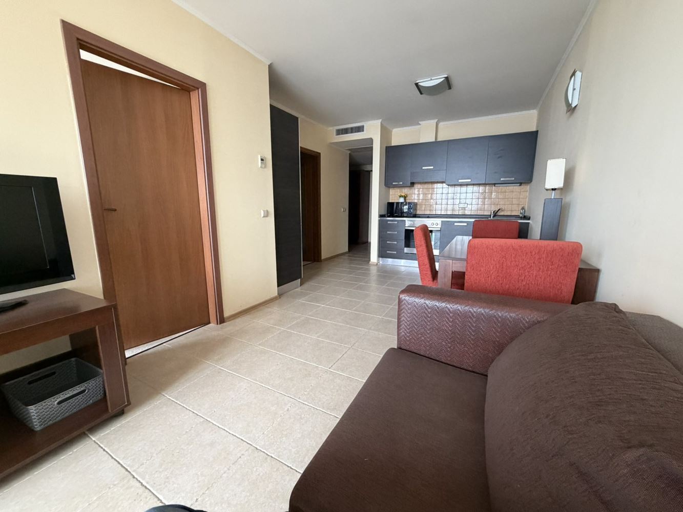 Тристаен апартамент в Поморие с фронтална морска гледка – луксозен живот на първа линия