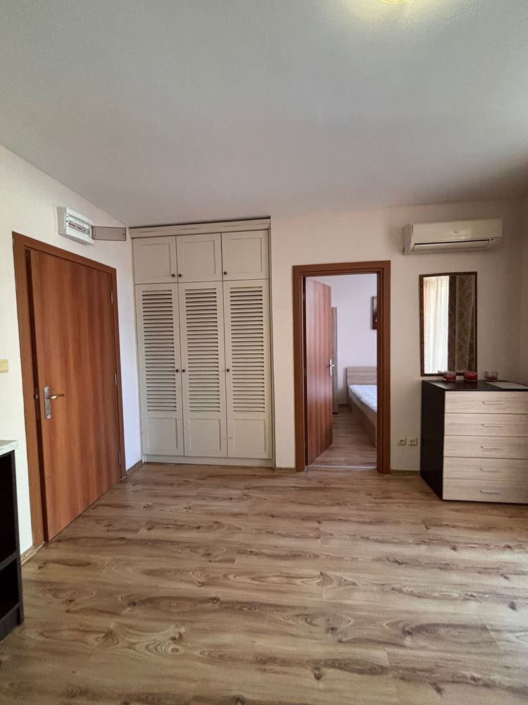 Просторен двустаен апартамент с гледка към басейна в Слънчев бряг; с възможност втора спалня  