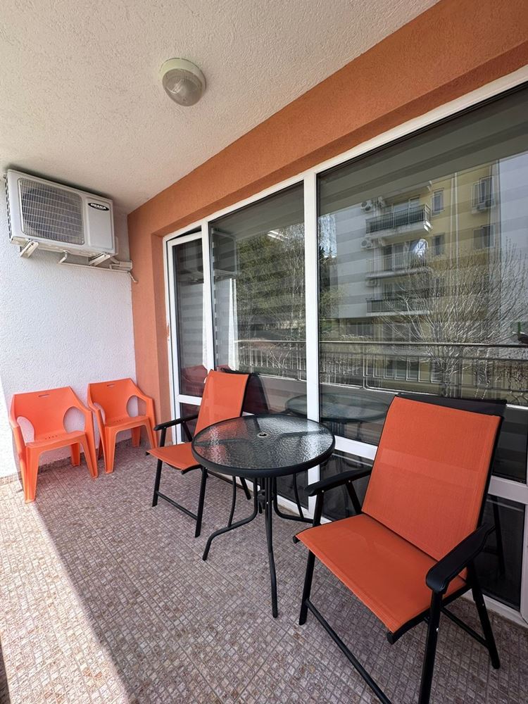 Двустаен апартамент с частична морска гледка в Св. Влас – обзаведен, след ремонт, в луксозен затворен комплекс