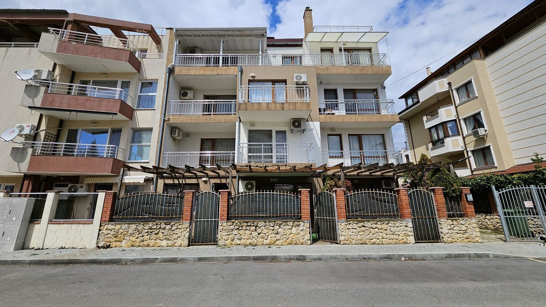 Обзаведено студио в Равда без такса поддръжка – на 200 метра от морето