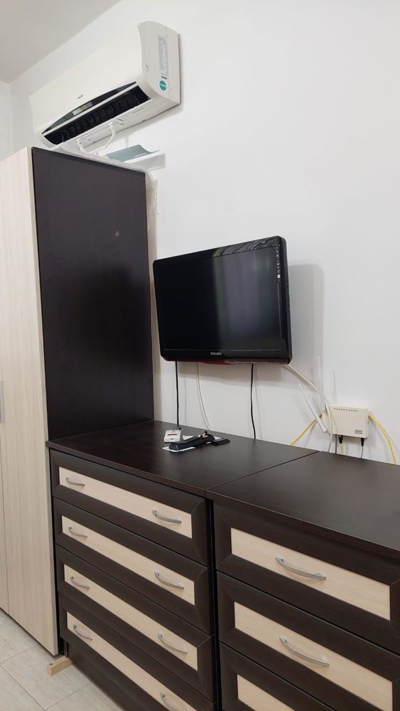 Обзаведено студио в Стария град на Поморие – на 100 м от морето, с голям остъклен балкон и отлична локация