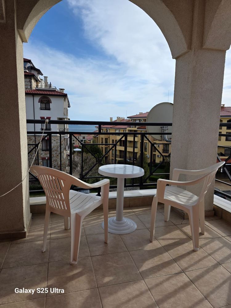 Двустаен апартамент с гледка море и Стария Несебър в Свети Влас