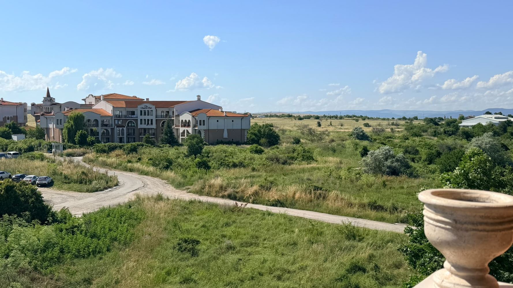 Двустаен апартамент с панорамна гледка на крачка от морето в Равда