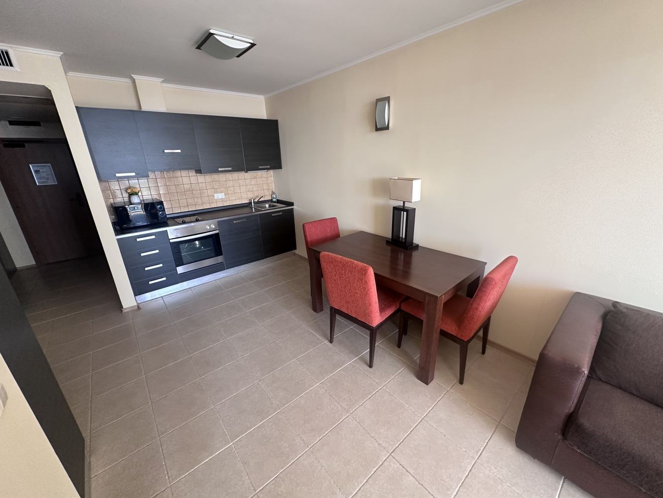 Тристаен апартамент в Поморие с фронтална морска гледка – луксозен живот на първа линия