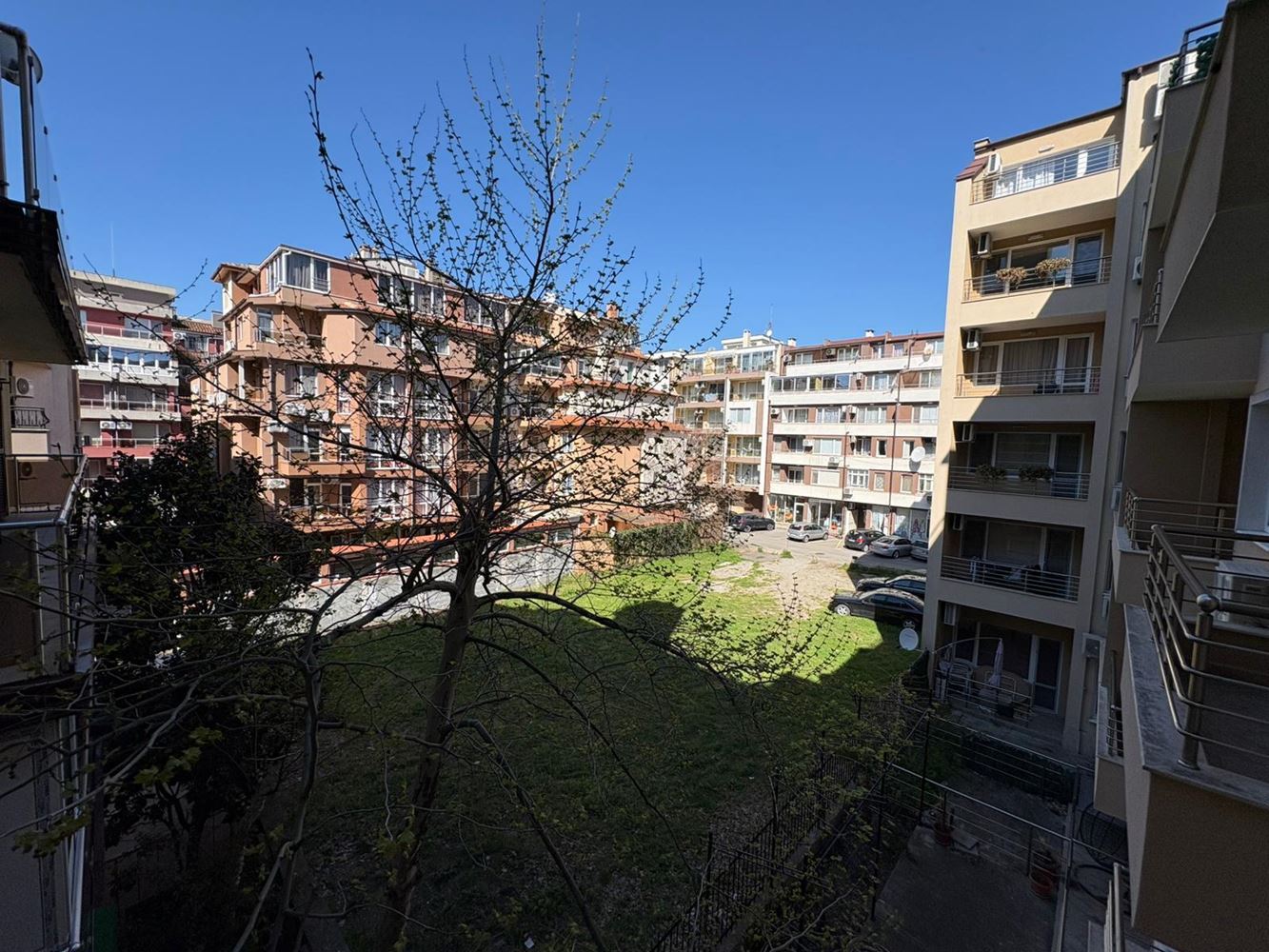 Просторно студио в сърцето на Стария град Поморие – само на крачка от морето