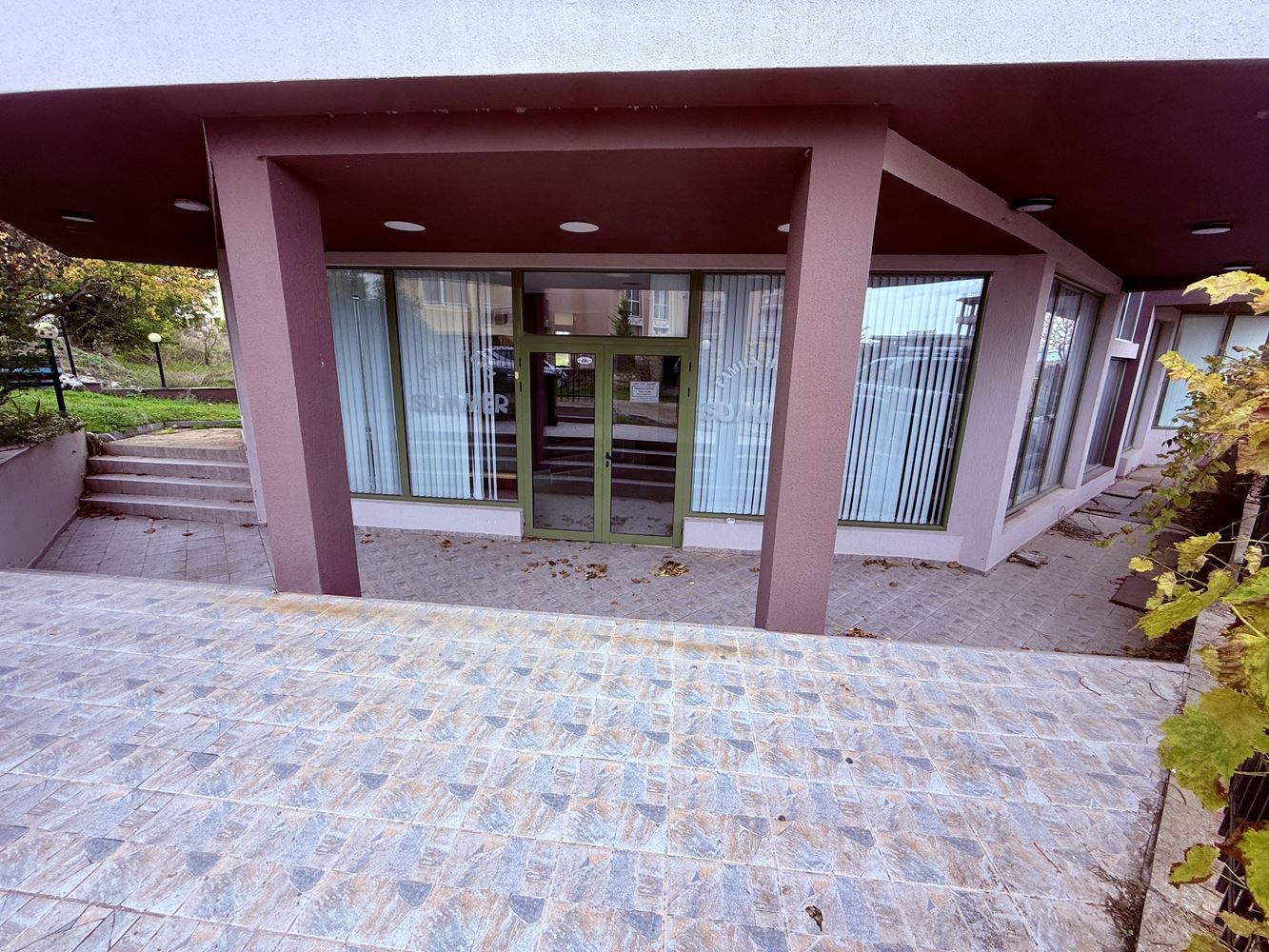 Просторен двустаен апартамент в тиха и привлекателна локация в Равда