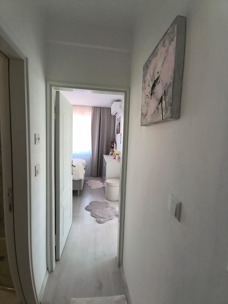 Реновиран двустаен апартамент с панорамна гледка в модерен комплекс близо до Слънчев бряг