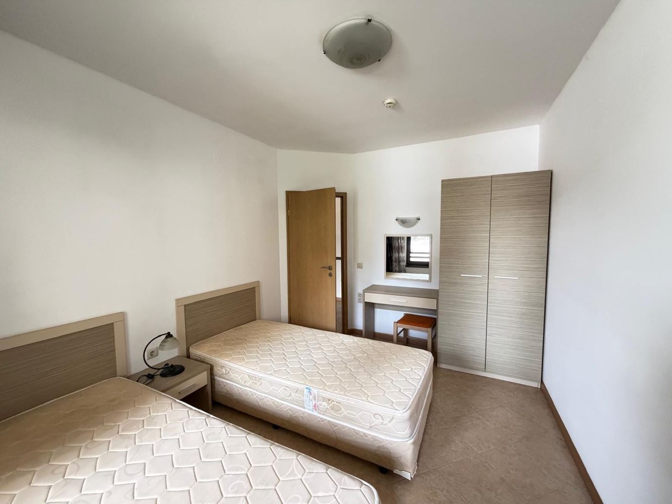 Просторен тристаен апартамент с директен излаз към собствен двор в Слънчев бряг – комфорт, лукс и уют