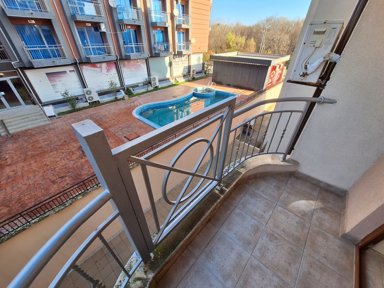 Двустаен апартамент с панорамна гледка към басейн – Слънчев бряг, само на 300 м от морето