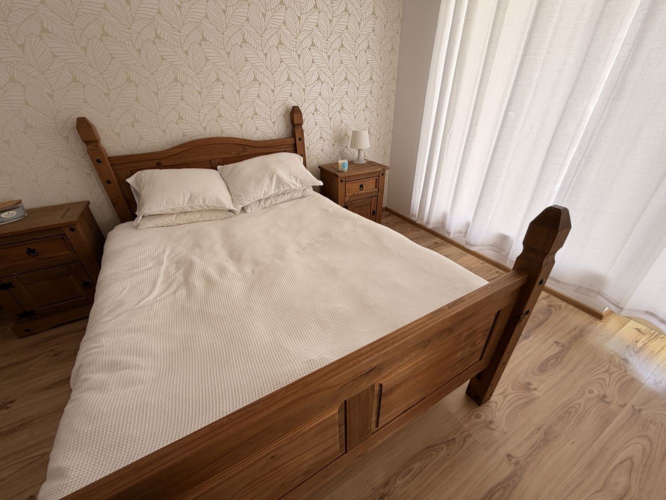 Тристаен апартамент с панорамна тераса в покрайнините на Слънчев бряг – уют, тишина и стил