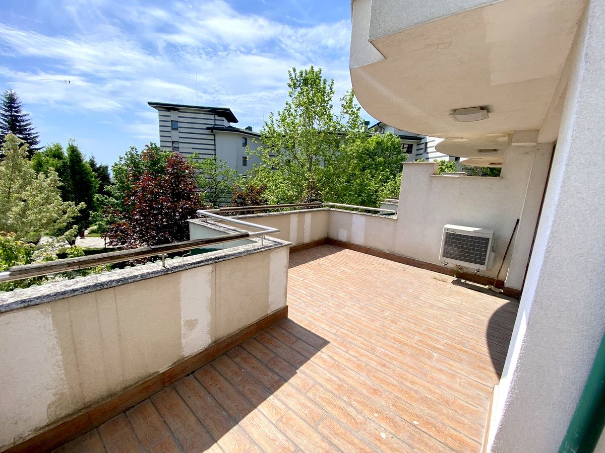 Просторен двустаен апартамент на първа линия в Равда – лукс, природа и впечатляваща гледка към басейна