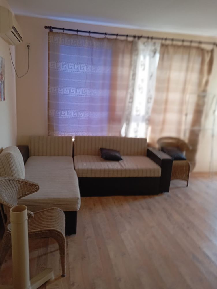 Напълно обзаведен двустаен апартамент на 200 м от плажа в Равда – тишина, зеленина и комфорт в малък комплекс