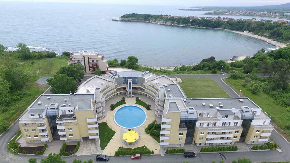 Двустаен апартамент на първа линия с морска гледка в Царево – лукс, спокойствие и уникална локация