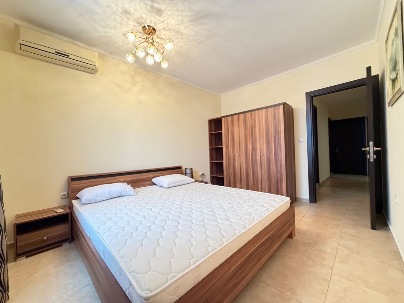 Апартамент с две спални и изглед към басейна в Несебър – простор, комфорт и отлична локация на 300 метра от морето