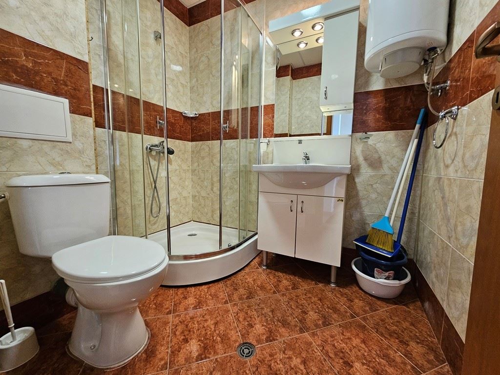 Напълно обзаведен апартамент с една спалня на последен етаж в Слънчев бряг – гледка басейн и луксозна атмосфера