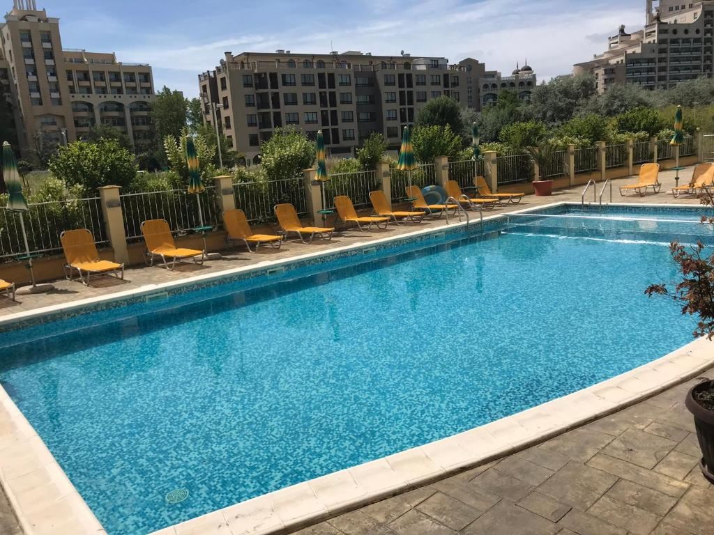 Двустаен апартамент в комплекс в Поморие – 300 м от плажа, отлична инвестиция