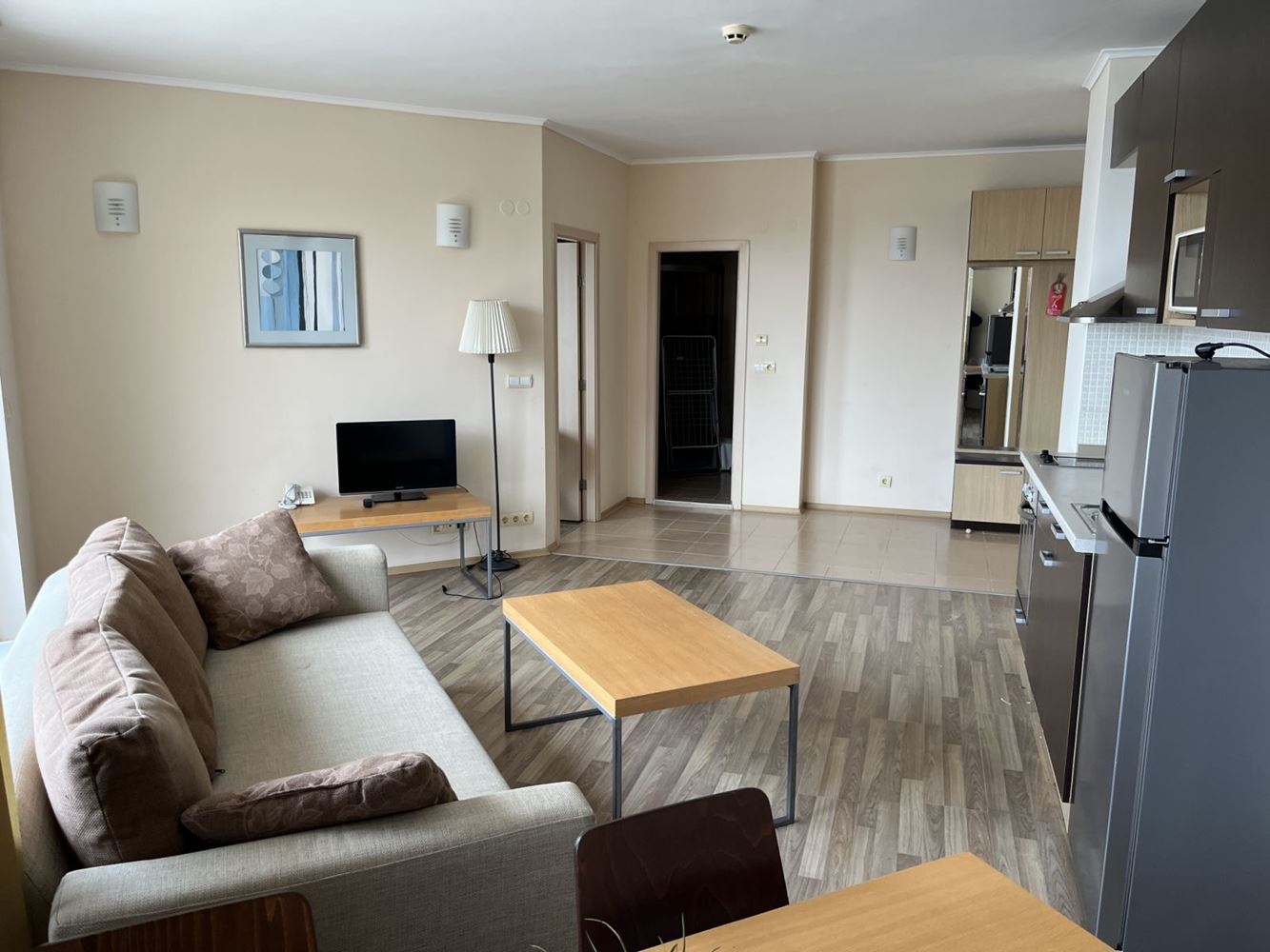 Обзор - обзаведен двустаен апартамент на първа линия с панорамна гледка към морето