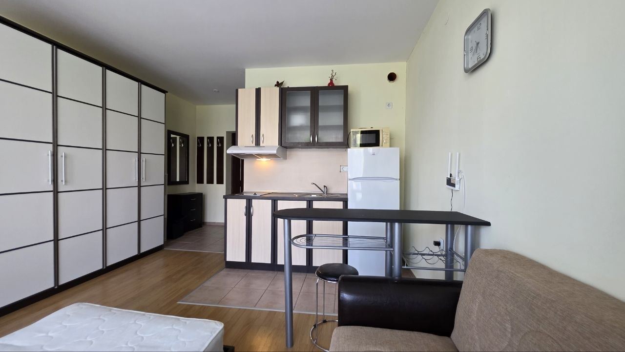 Практично и уютно студио на Слънчев бряг – уют и спокойствие с гледка към басейна