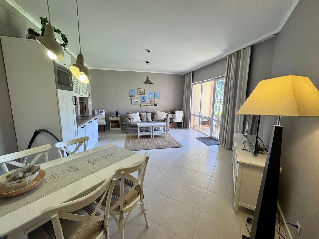 Луксозен двустаен апартамент в престижен комплекс на първа линия - комфорт, стил и безкрайни удобства