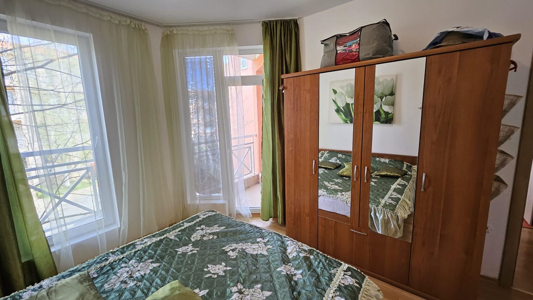 Модерен двустаен апартамент в затворен комплекс с басейни и водни атракции в района на Слънчев бряг