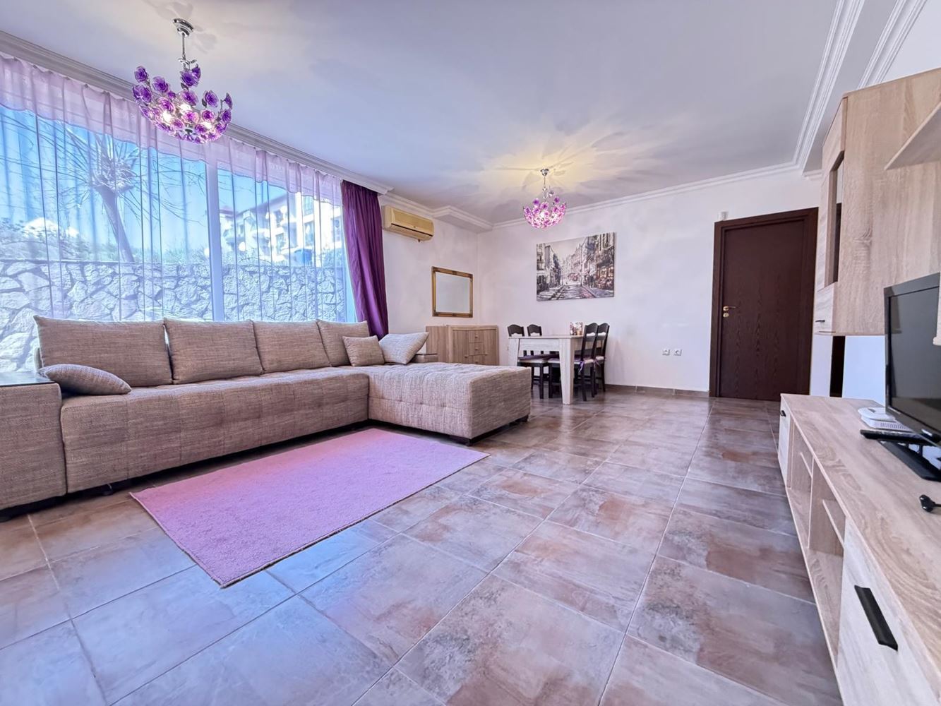 Комфортен двустаен апартамент с директен излаз към басейна – идеален за живеене и инвестиция