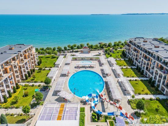 Студио на първа линия с гледка море в луксозен комплекс – напълно обзаведено и готово за ползване